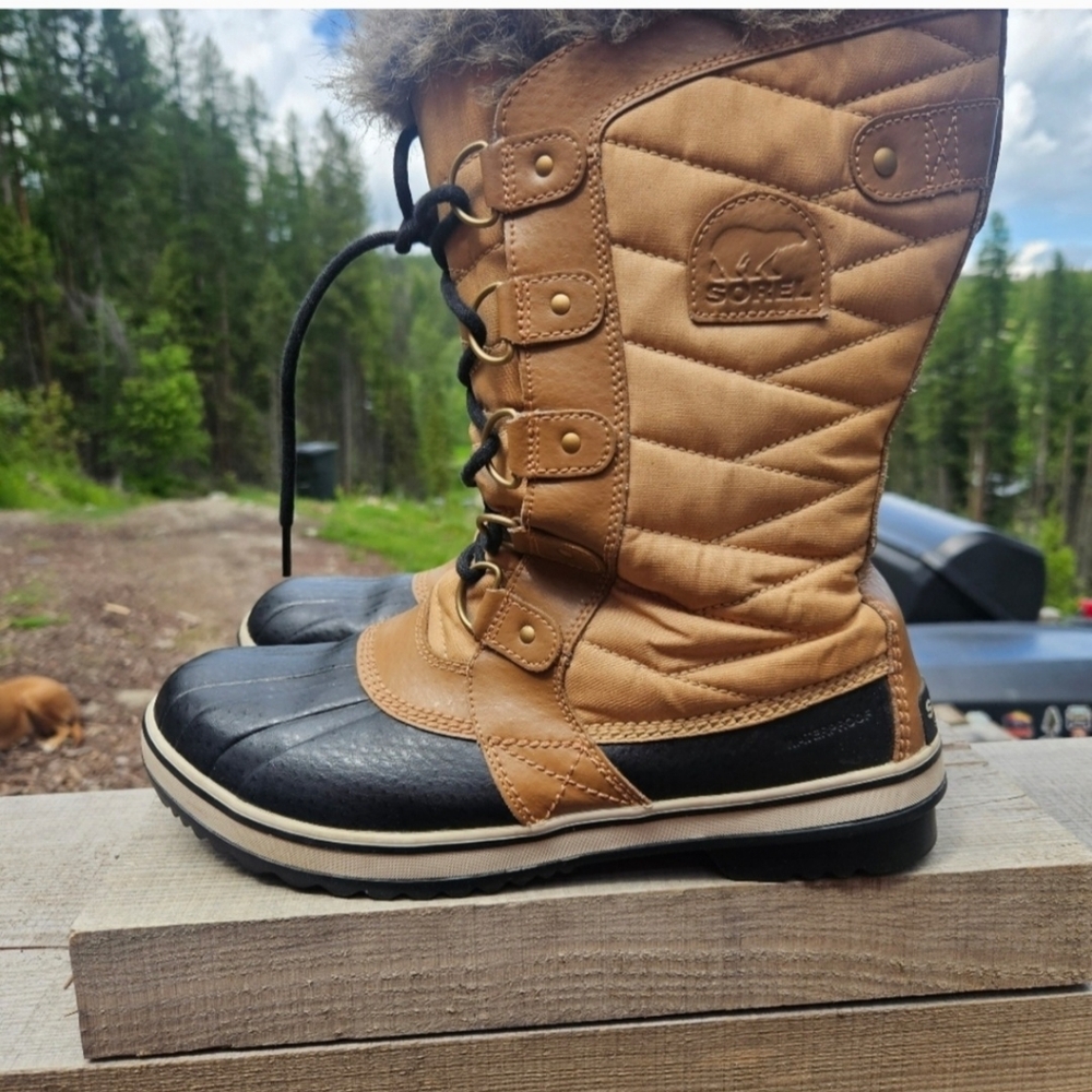 Sorel Tofino 11 waterproof winter boots.